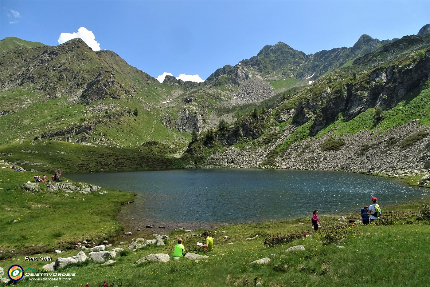 42 Dal Lago Grande (2030 m) vista verso Cima Cadelle a dx e Valle e Passo dei lupi al centro.JPG